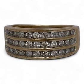 10k Yellow Gold And Diamond Ring