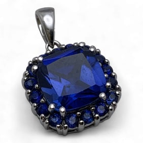10k White Gold And Sapphire Pendant
