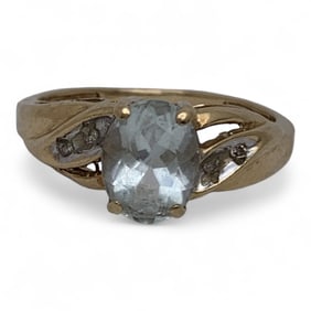 10k Yellow Gold Diamond & Aquamarine Ring