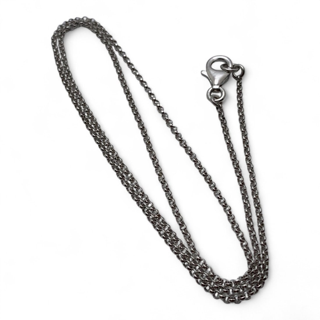 Sterling Silver Chain Necklace: Marked 925. 18" Long. 2.5 G.