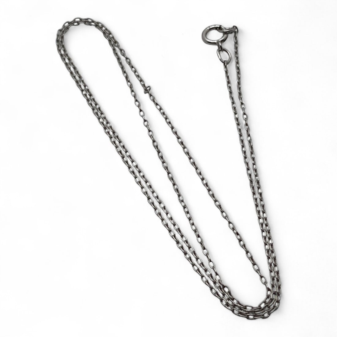 Sterling Silver Chain Necklace: Marked 925. 18" Long. 0.8 G.