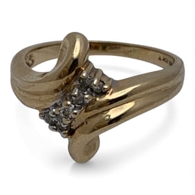 10k Yellow Gold & Diamond Ring