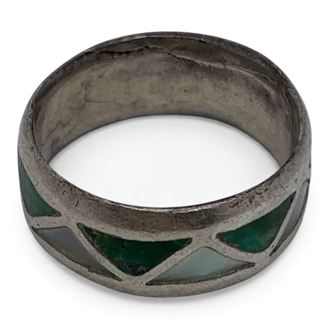 Silver Mother Of Pearl & Green Stone Ring: Tests Silver - Size 6.75 - 5.0 Grams