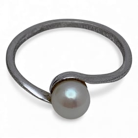 Sterling Silver & Pearl Ring
