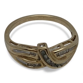 10k Yellow Gold & Diamond Ring