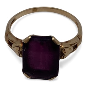 10k Yellow Gold & Purple Stone Ring