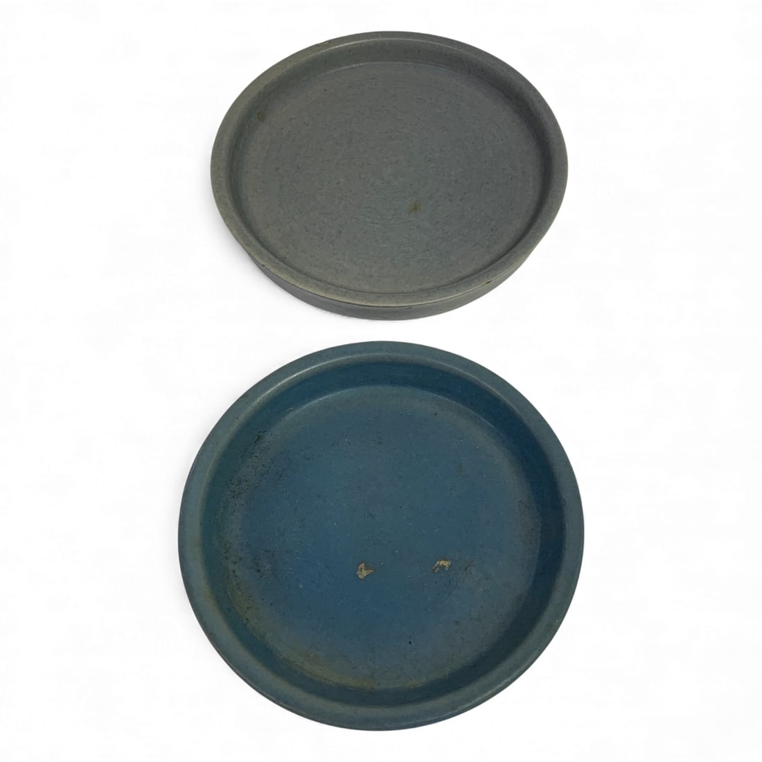 2 Roseville Pottery Under Trays: Marked Roseville 4.75" And 5.25". As - Found, Shows Damage And / Or Restoration, See Photos.