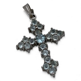 14k White Gold And Clear Stone Cross Pendant