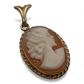 14k Yellow Gold Cameo Pendant