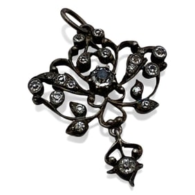 800 Silver Pendant With Clear Stones