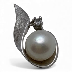 14k White Gold Pearl & Diamond Pendant