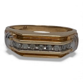 10k Yellow Gold & Diamond Ring