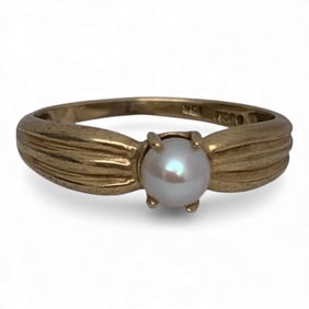 10k Yellow Gold & Pearl Ring