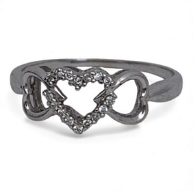 10k White Gold & Diamond Heart Ring