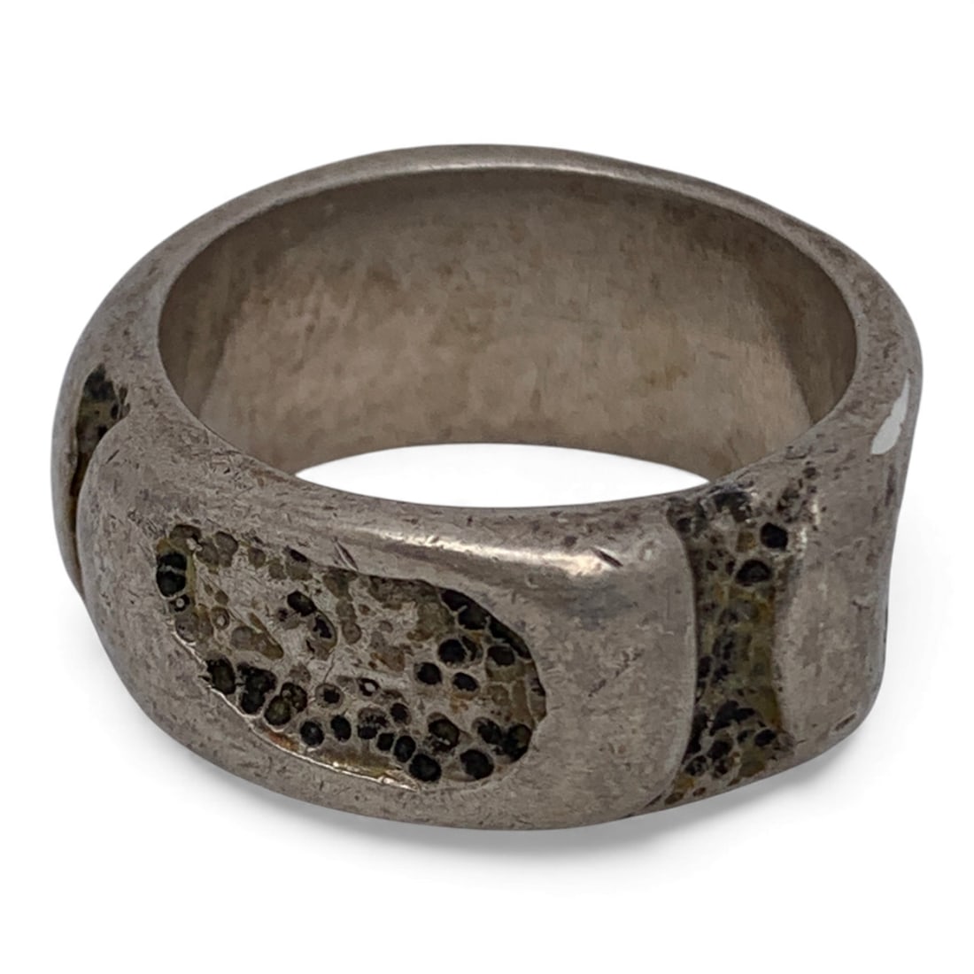 Silver Ring: Tests Silver - Size 10 - 16.7 Grams