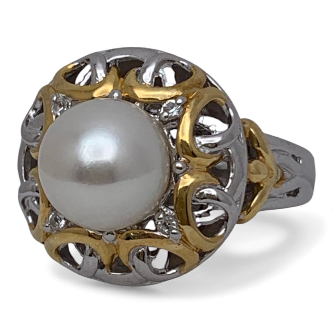 Sterling Silver & Pearl Ring: Marked 925 - Size 7 - 7.6 Grams