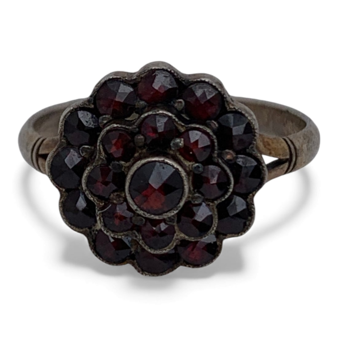 900 Silver & Garnet Ring (1 of 3)