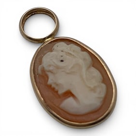 14k Yellow Gold Cameo Pendant