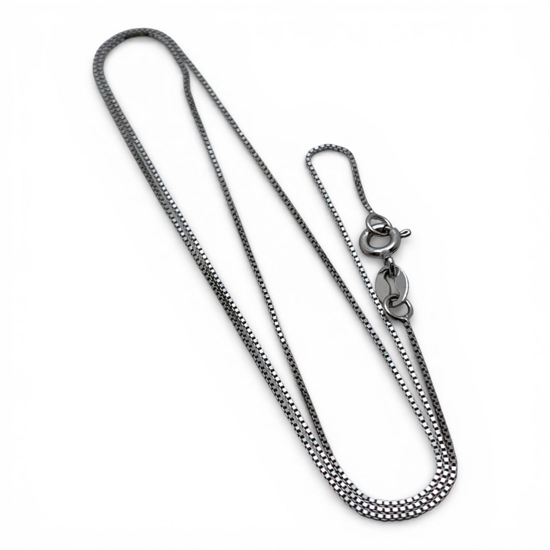 Sterling Silver Box Chain Necklace: Marked 925 - 18" Long - 1.3 Grams
