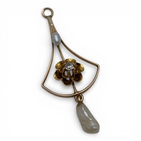 10k Yellow Gold Diamond & Pearl Pendant