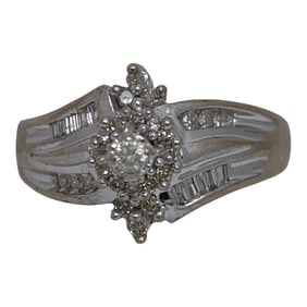 10k White Gold & Diamond Ring
