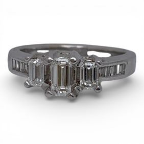 14k White Gold & Diamond Ring