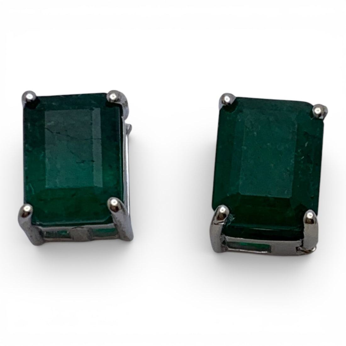 14k White Gold & Emerald Earrings: Marked 14k - 1/4" Long - 1.0 Dwt Gemstones Tested With Presidium Gem Tester Il - Berners Does Not Guarantee Authenticity Of Gemstones