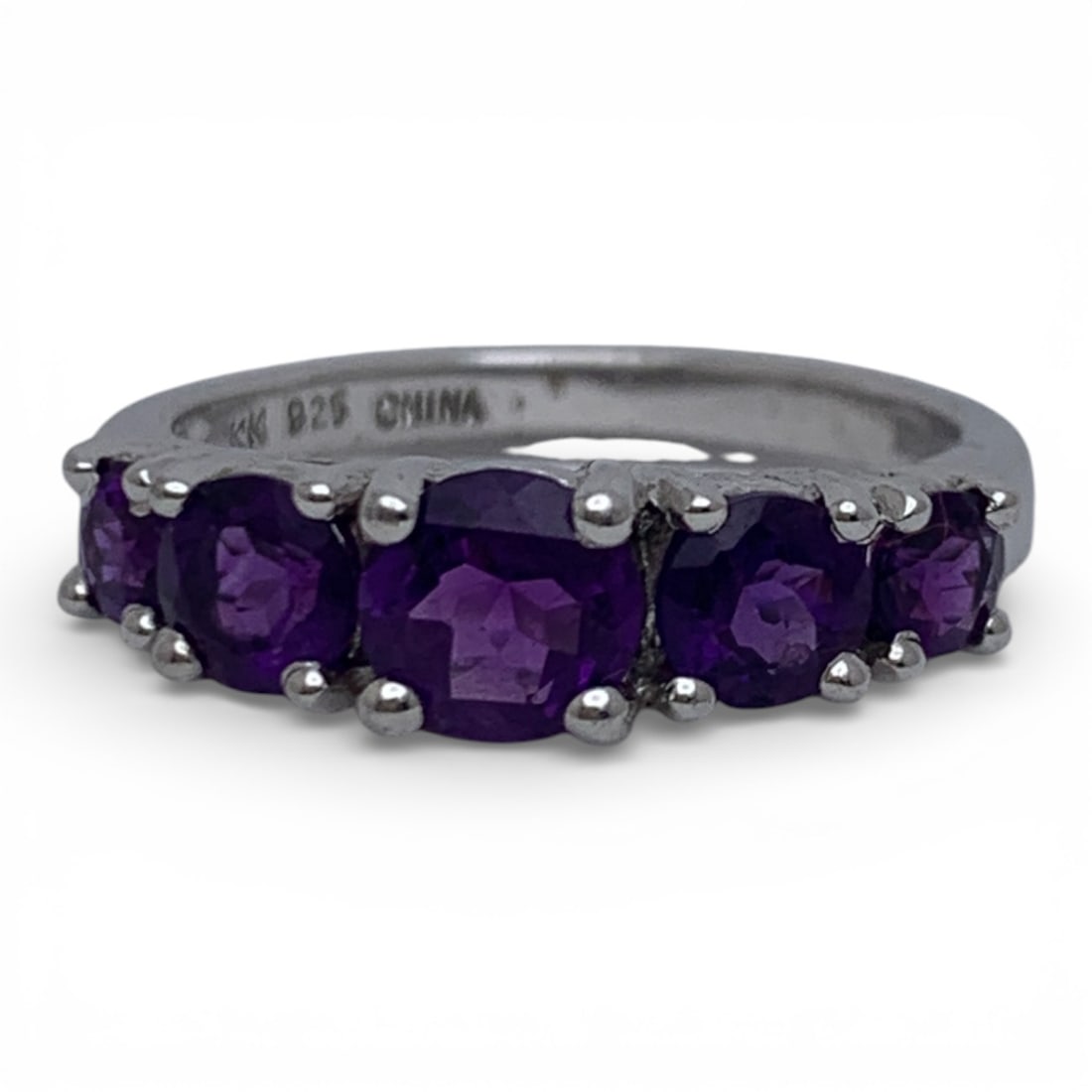 Sterling Silver Ring With Purple Stones: Marked 925 - Size 7 - 2.9 Grams