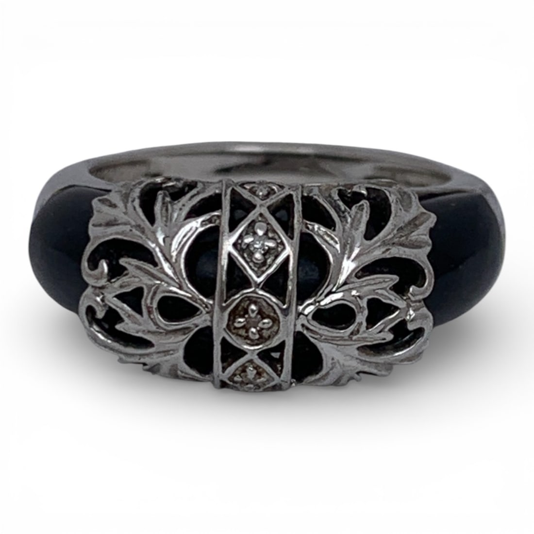 Sterling Silver Ring: Marked 925 - Size 8 - 4.8 Grams