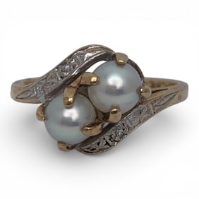 10k Yellow Gold Diamond & Pearl Ring