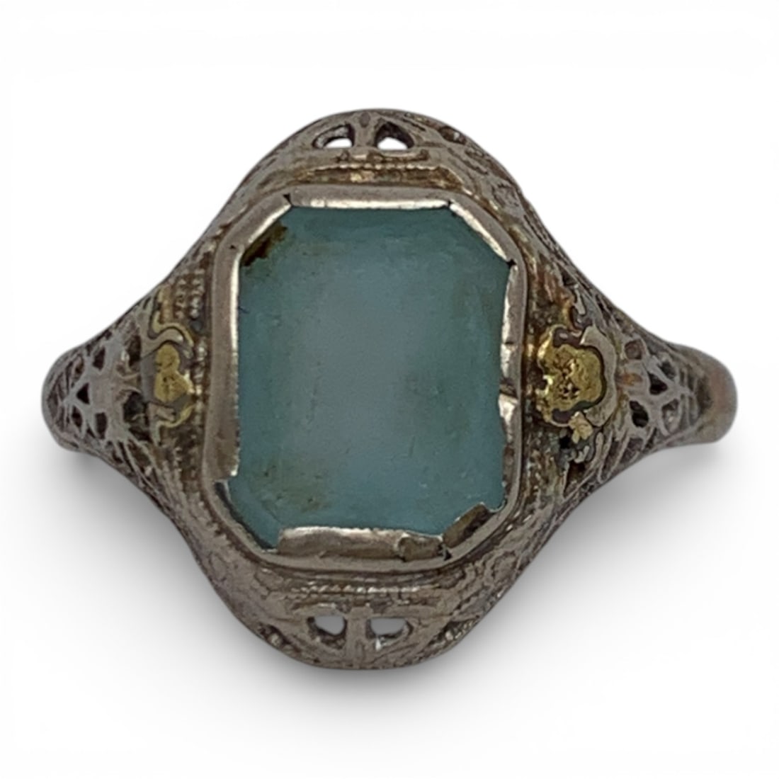 10k White Gold & Blue Stone Ring: Marked 10k - Size 5 - 1.0 Dwt