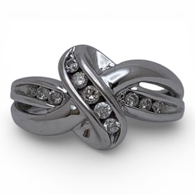 14k White Gold Ring With Diamond