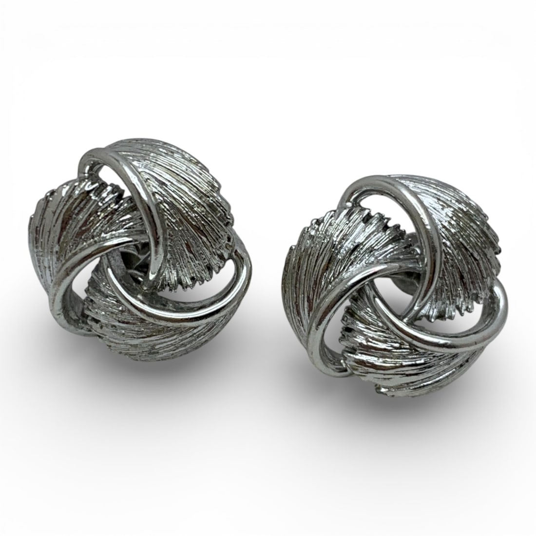 Lisner Silver Tone Screw Back Designer Earrings: Marked: Lisner - 3/4" Long