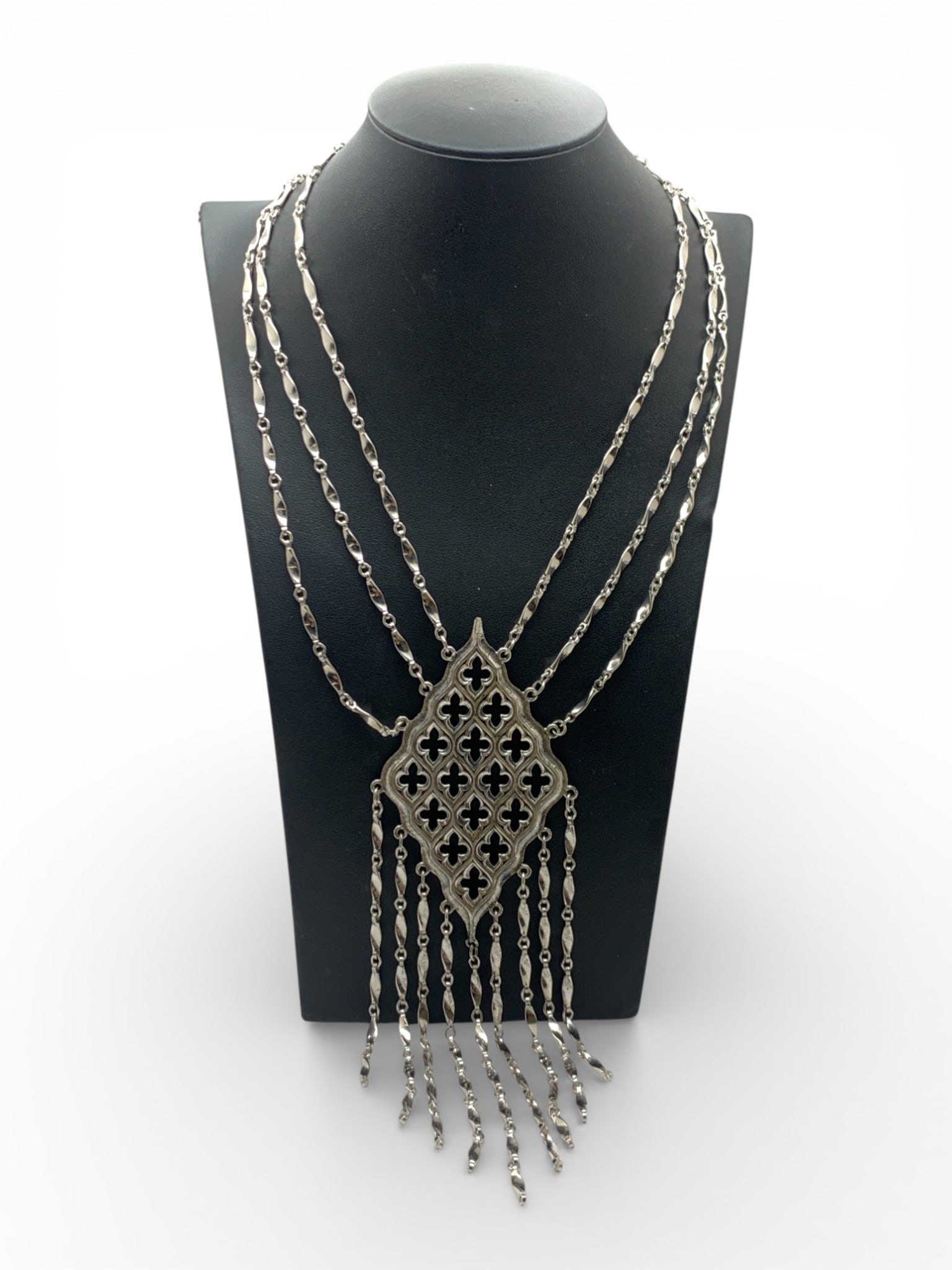 Napier Silver Tone Pendant Necklace: Marked Napier - 18 3/4" Long