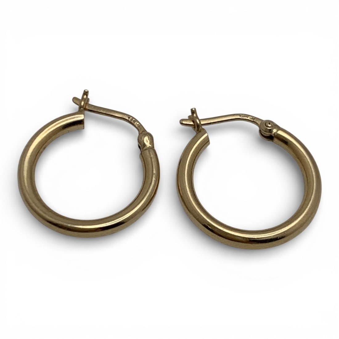 Pair Of 14k Yellow Gold Hoop Earrings: Marked 14k - 5/8" Long - 0.8 DwtGemstones Tested With Presidium Gem Tester Il - Berners Does Not Guarantee Authenticity Of Gemstones