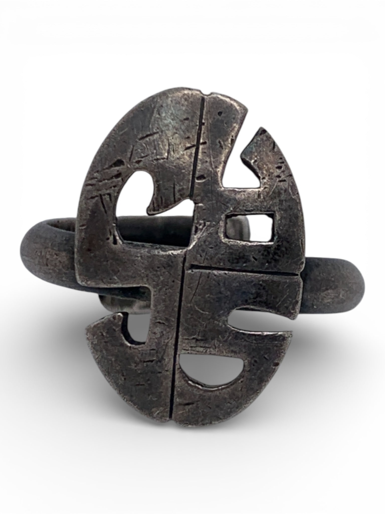 Silver Ring: Tests Silver - Size 6 - 4.1 Grams