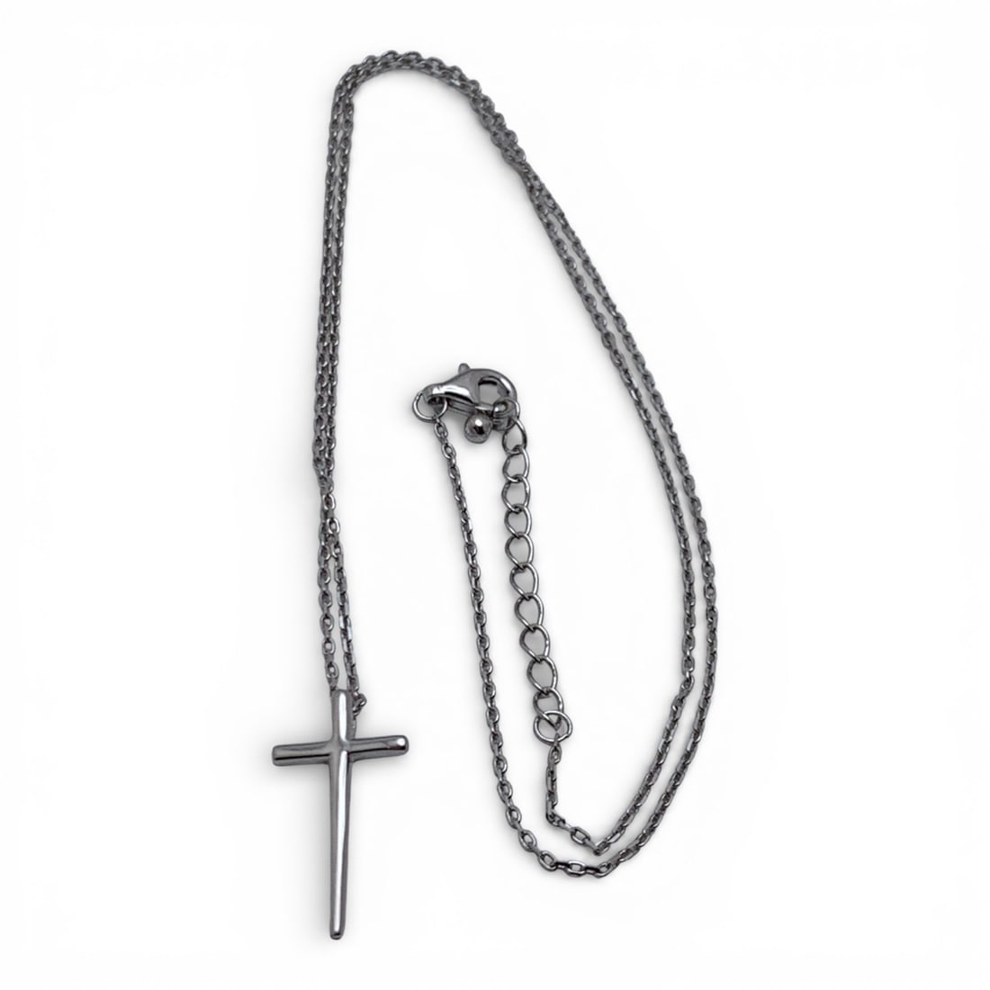 Sterling Silver Cross Pendant Necklace: Marked 925 - 17 1/2" Long - 2.0 Grams