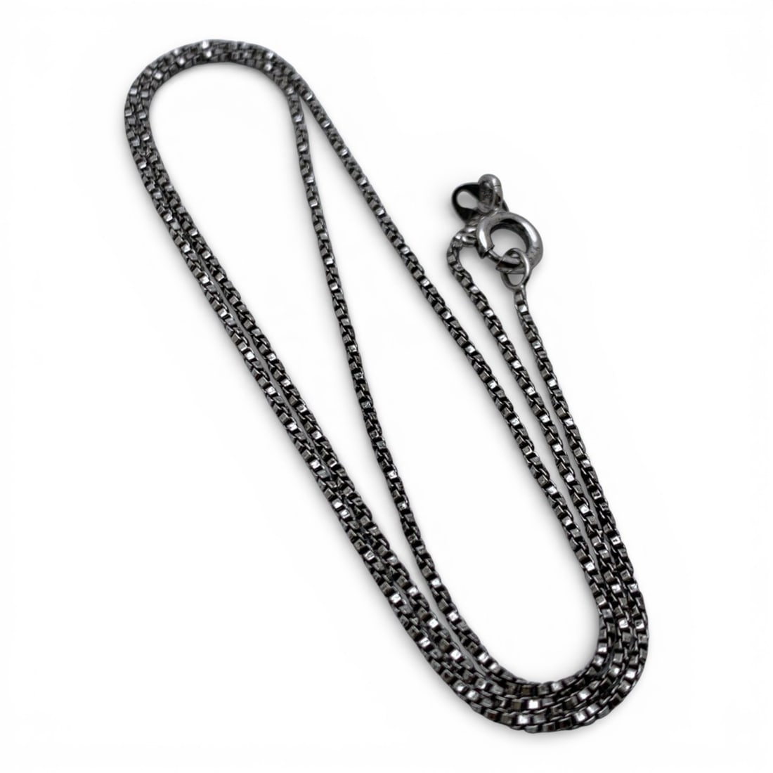 Sterling Silver Necklace: Marked 925 - 16" Long - 2.4 Grams