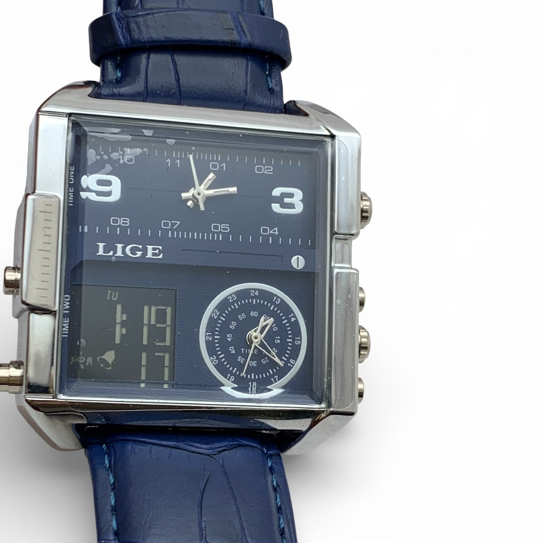 Men's Lige Wrist Watch: Marked On Face: LigeMarked On Back: Lige, Stainless Steel Back, Model Lg89251 5/8" Face Diameter - 10" Long