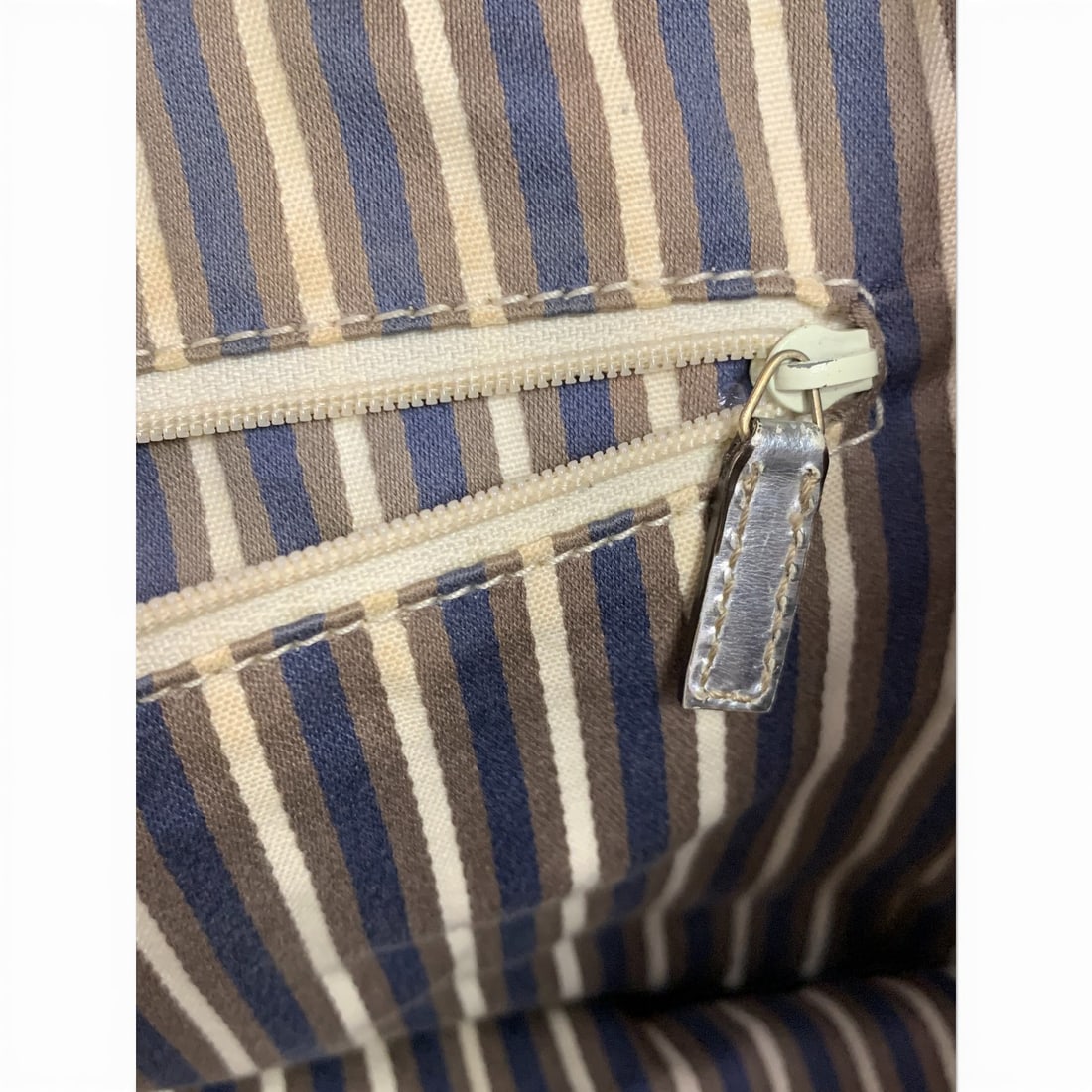 Gucci Canvas Silver Tote - 9