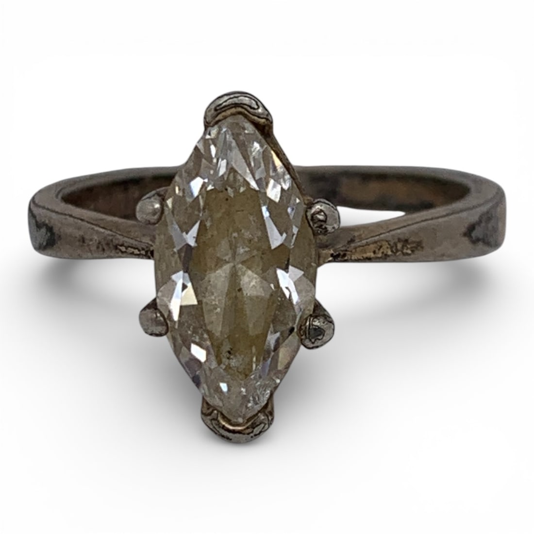 Sterling Silver Ring With Stone: Marked 925 - Size 7 - 3.1 Grams