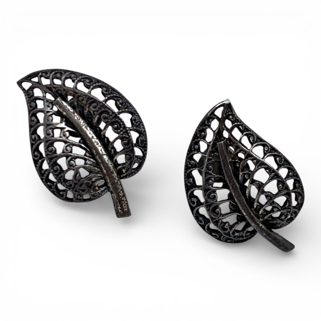 Sterling Silver Leaf Design Screw Back Earrings: Marked Sterling - 1" Long - 4.5 Grams