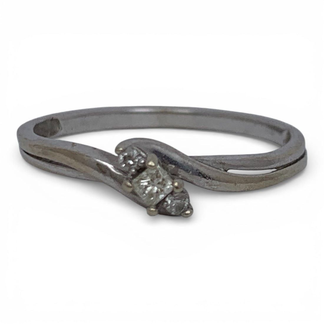 14k White Gold & Diamond Ring: Tests 14k - Size 7 - 0.8 DwtGemstones Tested With Presidium Gem Tester Il - Berners Does Not Guarantee Authenticity Of Gemstones