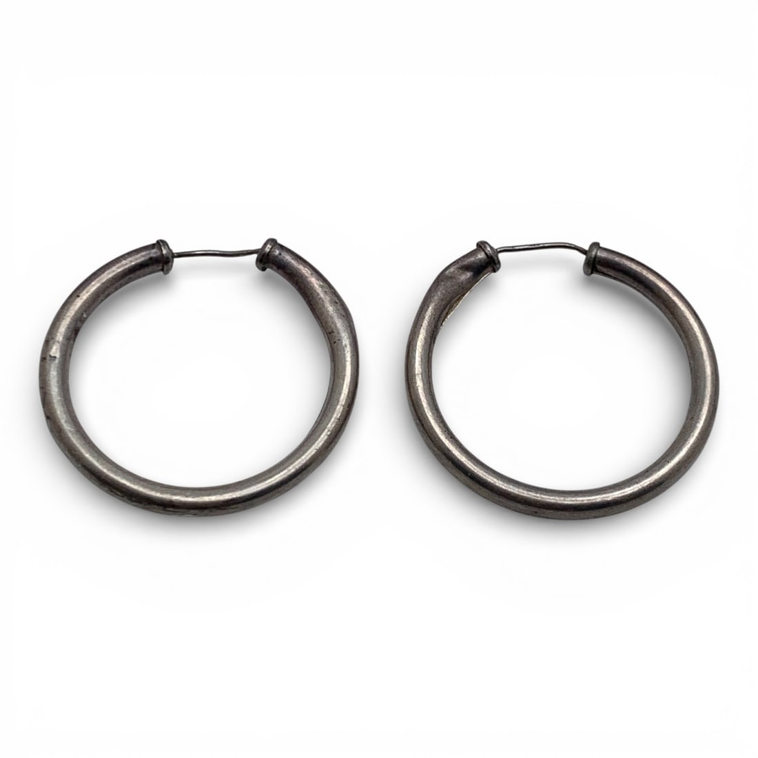 Sterling Silver Hoop Earrings: Marked 925 - 1 1/4" Long - 4.2 Grams
