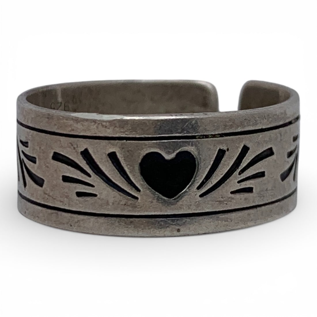 Sterling Silver Heart Ring: Marked 925 - Size 9 - 3.5 Grams