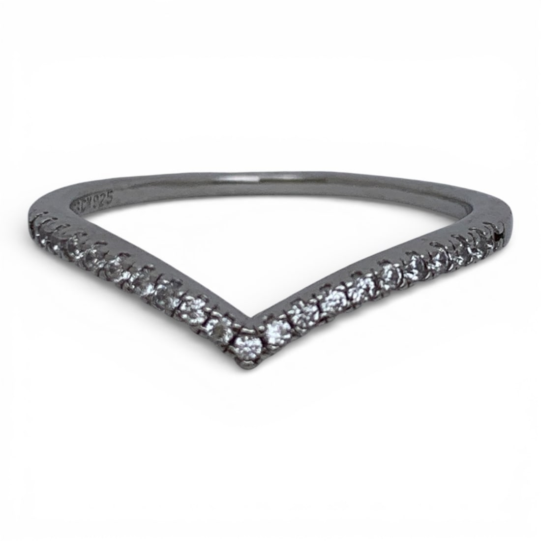 Sterling Silver Ring With Clear Stones: Marked 925 - Size 7 - 1.3 Grams