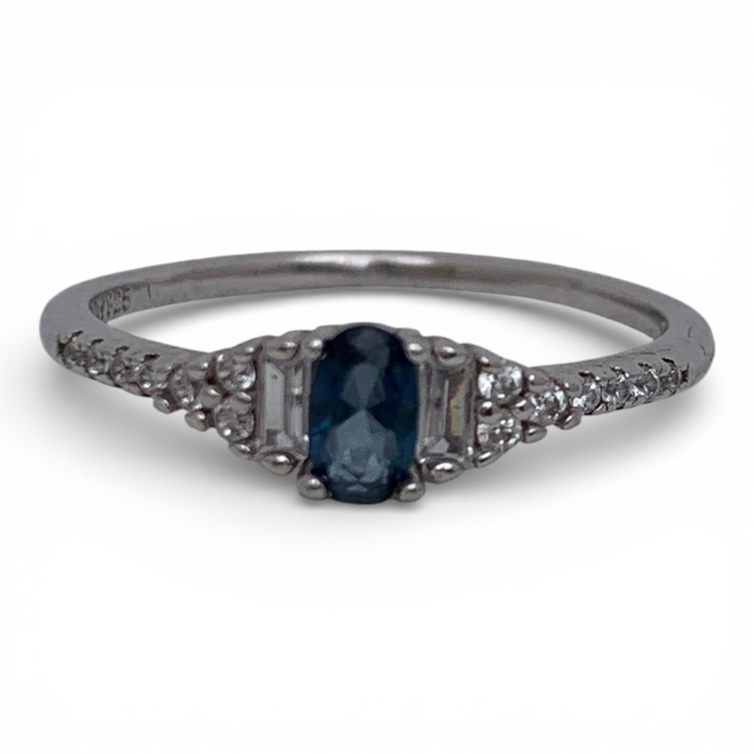 Sterling Ring With Blue & Clear Stones: Marked 925 - Size 7 - 1.3 Grams