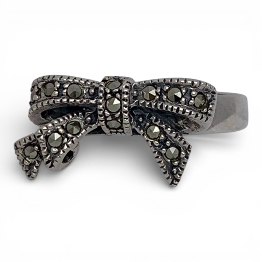 Sterling & Marcasite Bow Design Ring: Marked 925 - Size 7.5 - 4.8 Grams