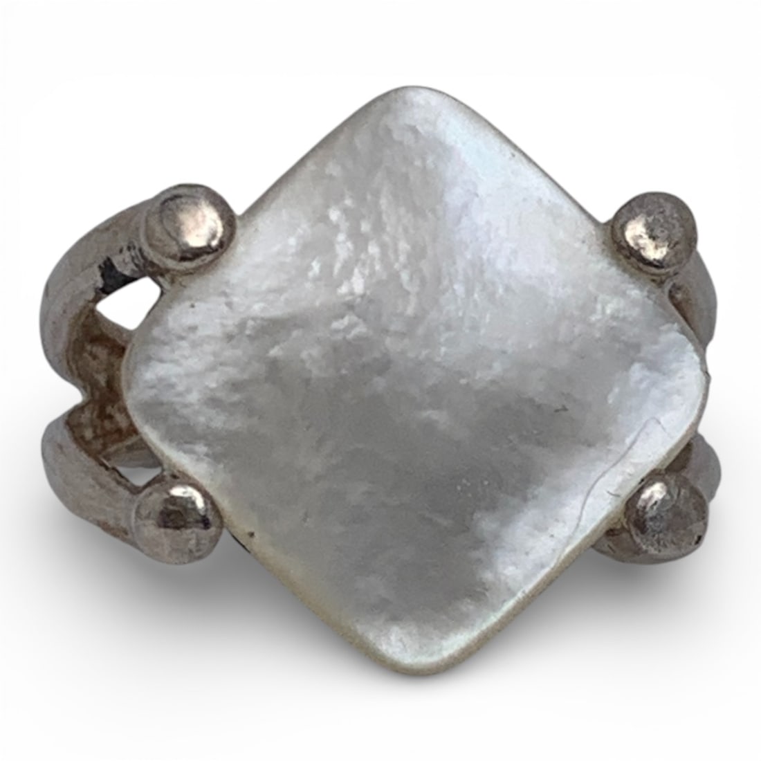 Sterling Silver & Mother Of Pearl Ring: Marked 925 - Size 7.75 - 6.1 Grams