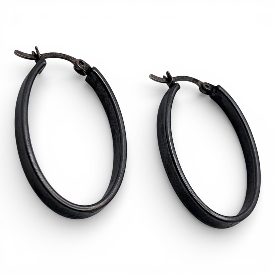 Pair Of Sterling Silver Earrings: Marked 925 - 1 1/4" Long - 3.9 Grams